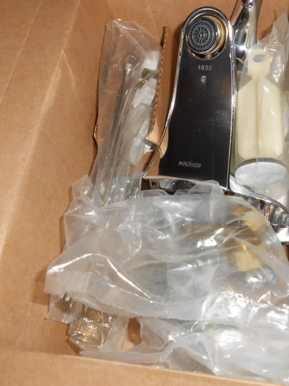 Moen L4621 Chateau Single Handle Bathroom Faucet Chrome New in Box